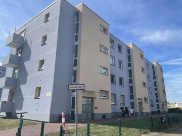 Helle, renovierte 3-Zimmerwohnung mit Balkon in toller Rheinlage., 47059 Duisburg, Etagenwohnung