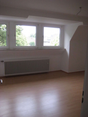 Helle 3-Zimmer-Wohnung in zentraler Lage, 47441 Moers, Dachgeschosswohnung