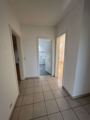 Schöne Wohnung in Kapellen ab sofort zu vermieten Schöne Wohnung in Kapellen ab sofort zu vermieten, 47447 Moers, Dachgeschosswohnung