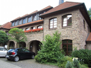 Geräumige 4-Zimmer-Wohnung in Moers-Kapellen mit alleiniger Gartennutzung, 47447 Moers, Dachgeschosswohnung