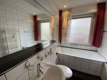 Helle Erdgeschosswohnung mit Terrasse und eigenem Garten in gefragter Lage., 47228 Duisburg, Wohnung