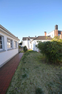 Familienfreundliche Doppelhaushälfte mit großer Garage und Garten in gefragter Lage, 47443 Moers, Doppelhaushälfte