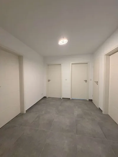 Frisch renovierte Wohnung zu vermieten Frisch renovierte Wohnung zu vermieten, 47447 Moers, Dachgeschosswohnung