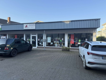 Großzügiges Ladenlokal mit Stellplätzen direkt vor der Tür., 47441 Moers, Ladenfläche