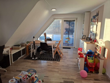 Lichtdurchflutete Dachgeschosswohnung zu vermieten, 47228 Duisburg, Dachgeschosswohnung