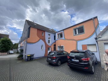 Interessante Kapitalanlage- Geschäftshaus mit drei Garagen in gefragter Lage., 47259 Duisburg, Praxishaus