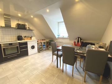 Renovierte DG-Wohnung in ruhiger, gefragter Lage., 47119 Duisburg, Dachgeschosswohnung