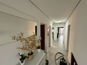 Großzügige, vermietete Eigentumswohnung mit Balkon., 47198 Duisburg, Etagenwohnung