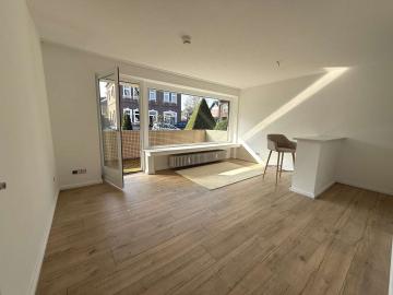 Renovierte – Teilmöblierte 1-Zimmerwohnung im EG mit großem Balkon, 46562 Voerde, Wohnung